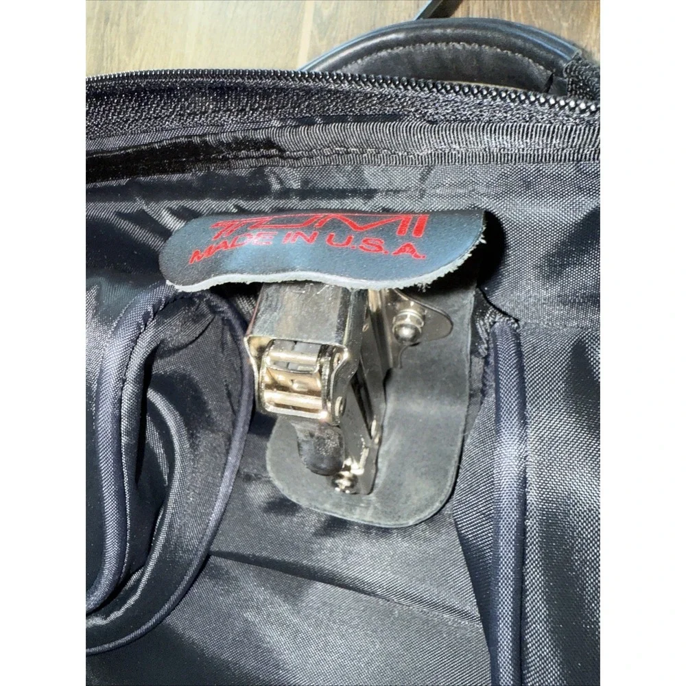 TUMI Black Bi-fold Garment Bag Suiter‎ Luggage Shoulder Strap Hook